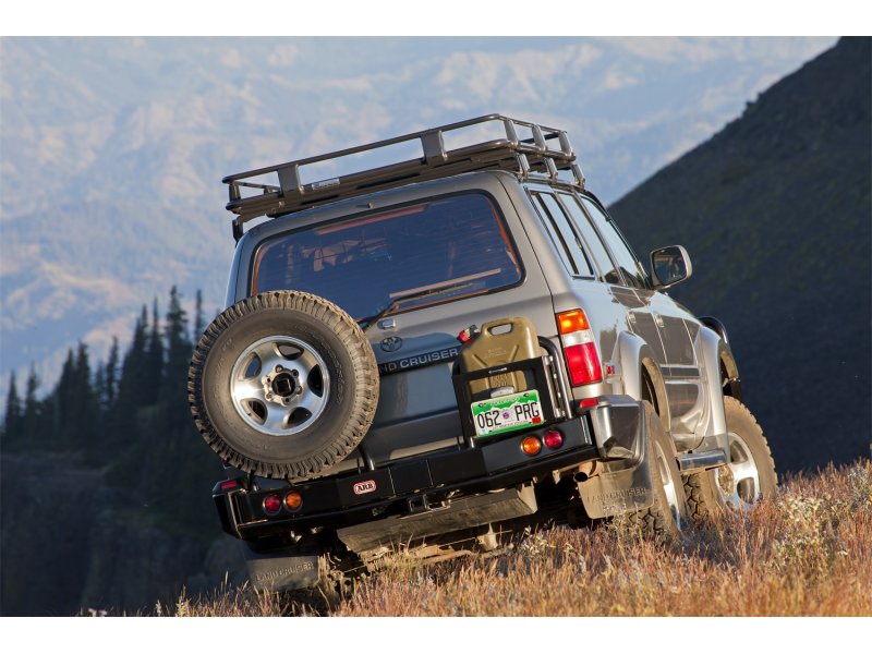 ARB-5611210 : ARB REAR BAR BLK 80 WITH T/GATE | Espace Pro Outback Import