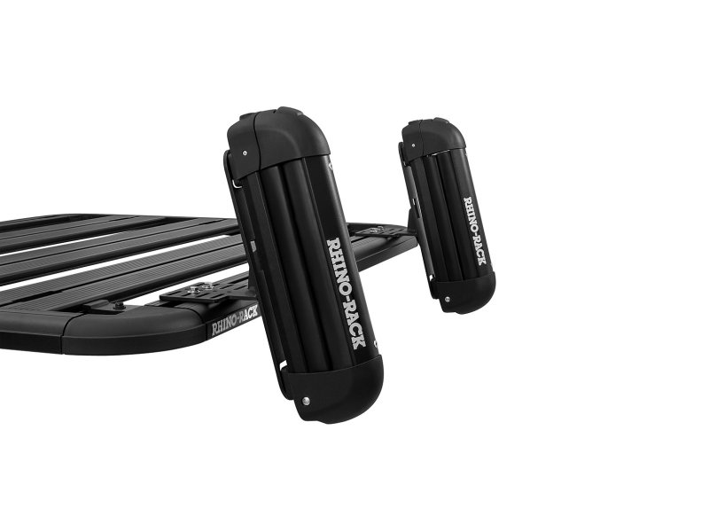 support-de-plaque-a-sable-maxtrax-fixation-laterale-sur-galerie-pioneer-rhino-rack-rhr-43159