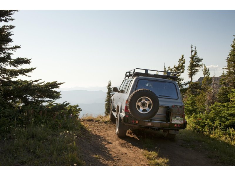 ARB-5611210 : ARB REAR BAR BLK 80 WITH T/GATE | Espace Pro Outback Import