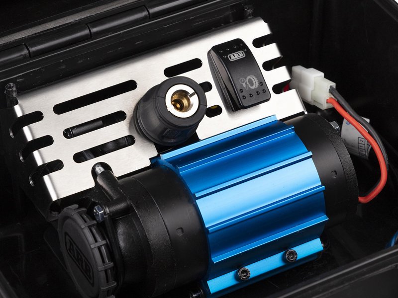 mallette-compresseur-simple-12v-version-2-arb-avec-tuyau-7m-et-raccords-arb-ckmp12v2